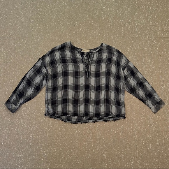cloth & stone Tops - Cloth & Stone gray plaid cropped blouse, size S